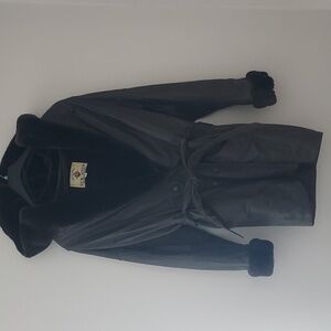New River, authentic leather w/Fur Hood Size Large Snaps in front with Belt